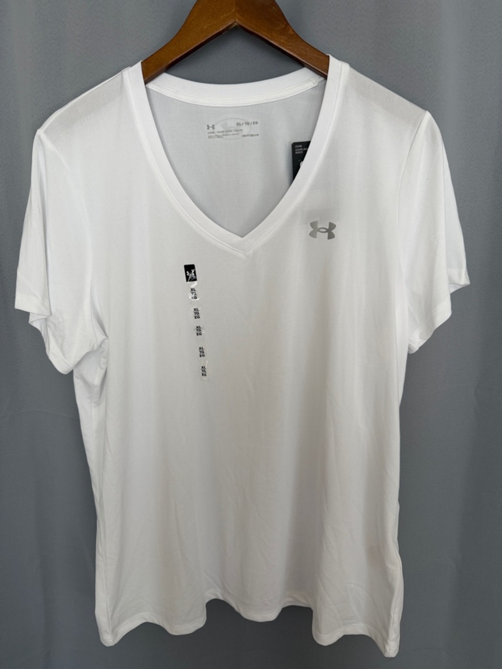 Under Armour White V-Neck Short Sleeve Performance Tee NWT Size XL Activewear